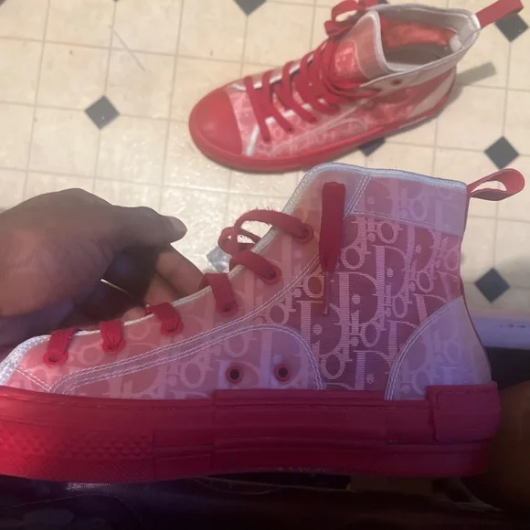 To sell the shoes. - Picture 2 of 2